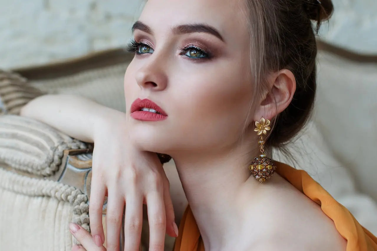 Cómo reaplicar protector solar sobre maquillaje sin arruinar tu look (Guía Definitiva)